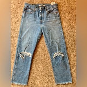 Levi’s Skinny Wedgie Straight Ankle w/ Raw Hem- size 28